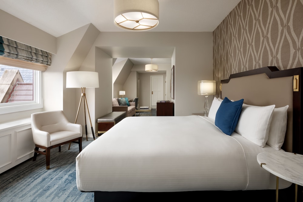 جناح جونيور بسرير كينج بإطلالة على المدينة، Fairmont Empress Hotel 2/6