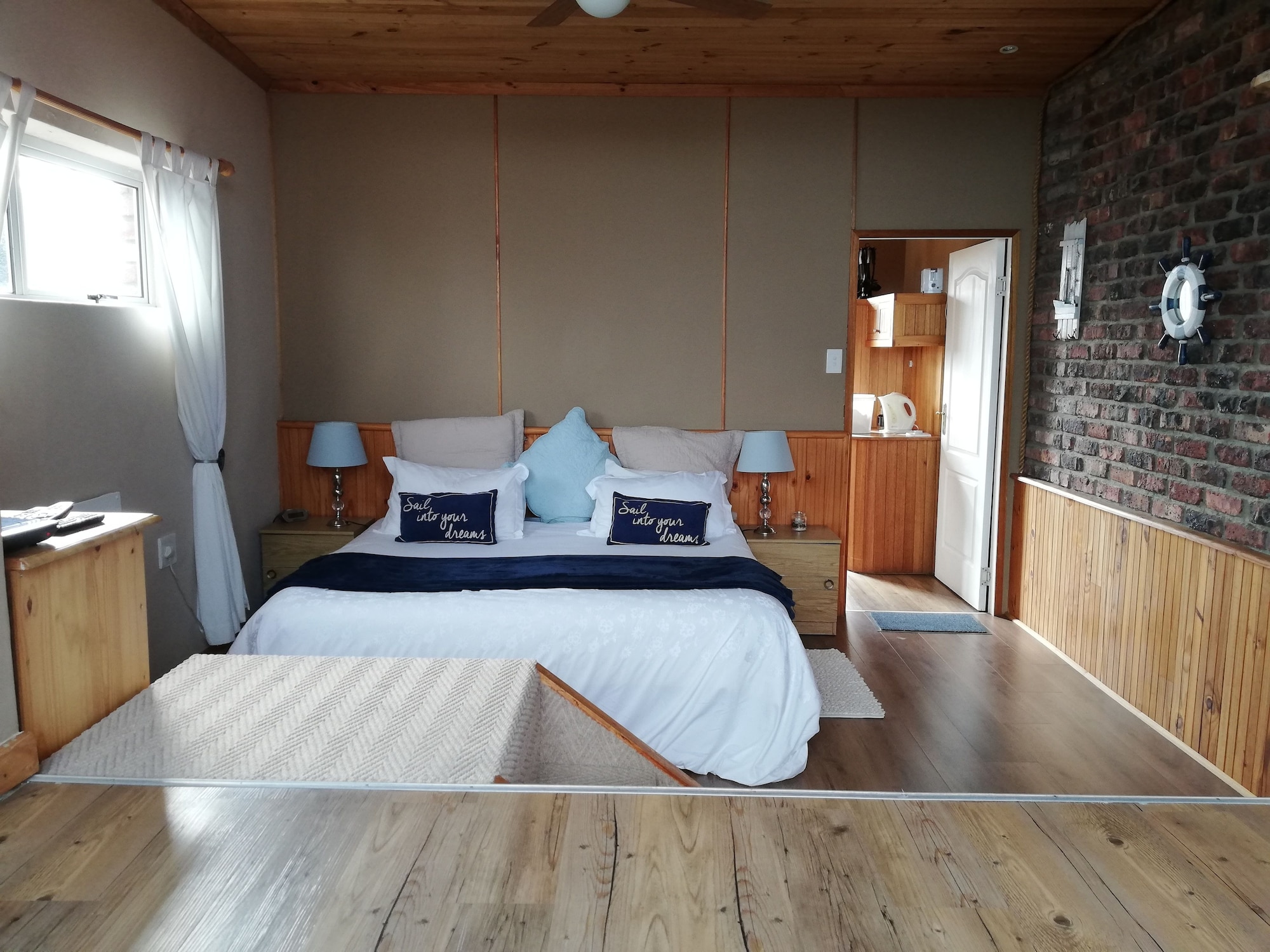 Seastar, Basic, King Bed, Balcony