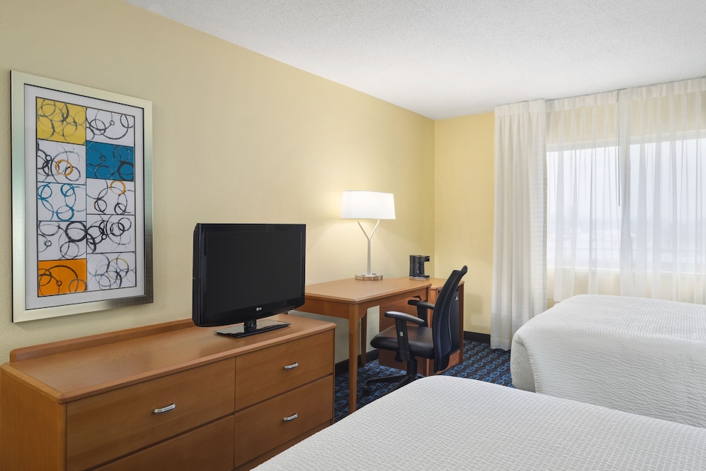 Amerivu Inn Suites Grand Forks 21/21