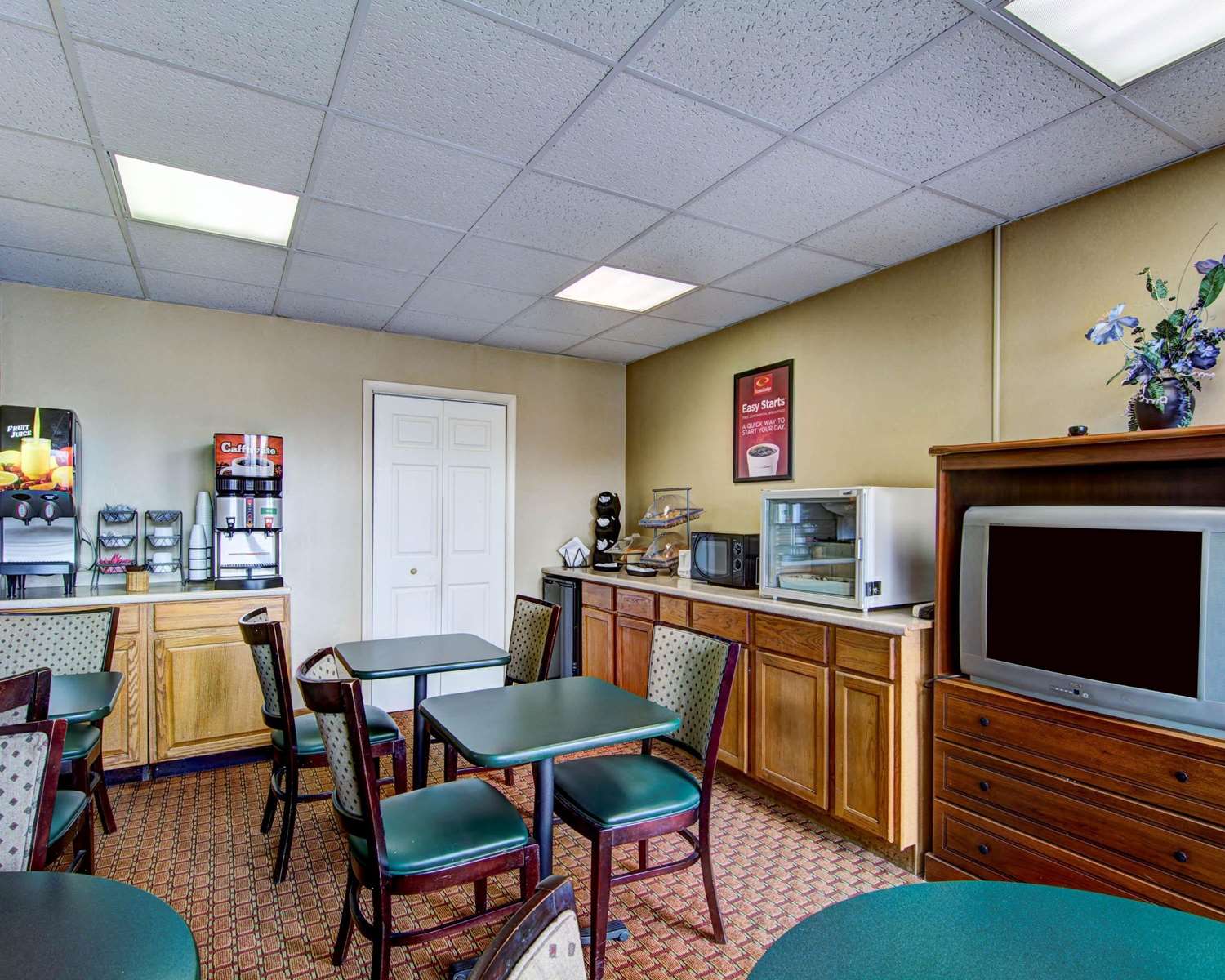 Econo Lodge Wytheville I-77 & I-81 18/21