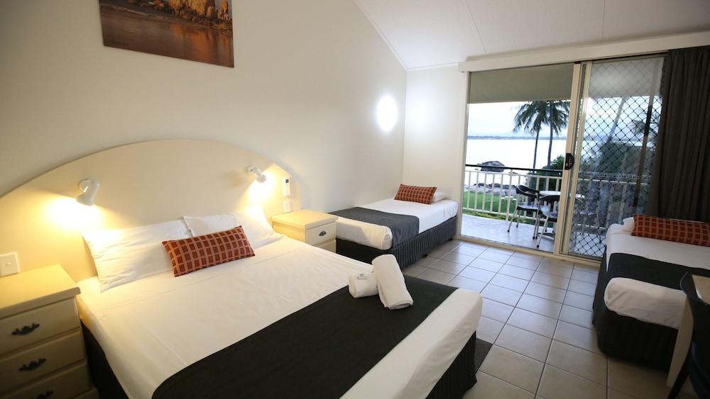 Ocean, Twin Beds