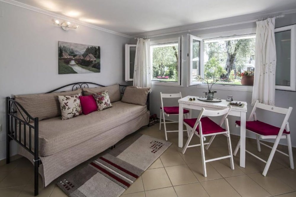 Vassilis Guest House 22/40