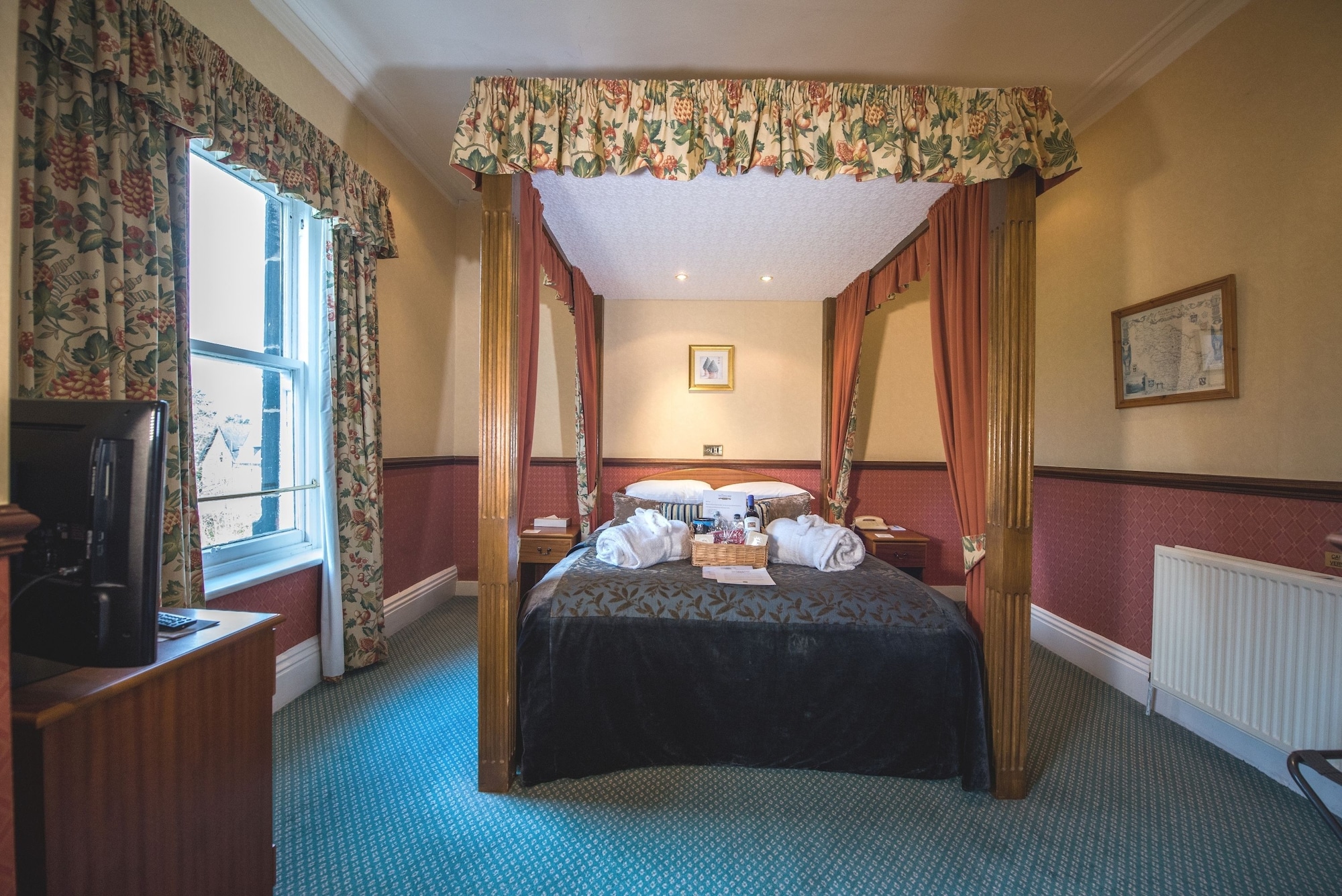 Four Poster, King Bed