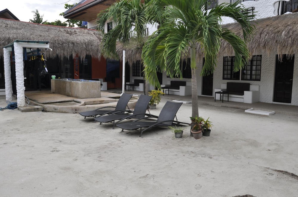 Little Mermaid Dive Resort 31/54