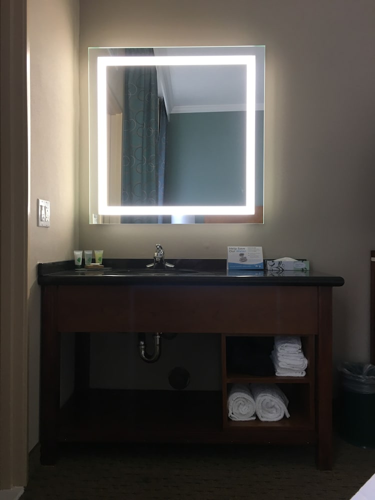 MainStay Suites Orange County John Wayne Airport 24/57