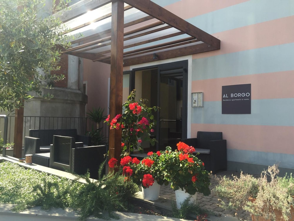 Al Borgo Residence Apartments And Rooms 2/30