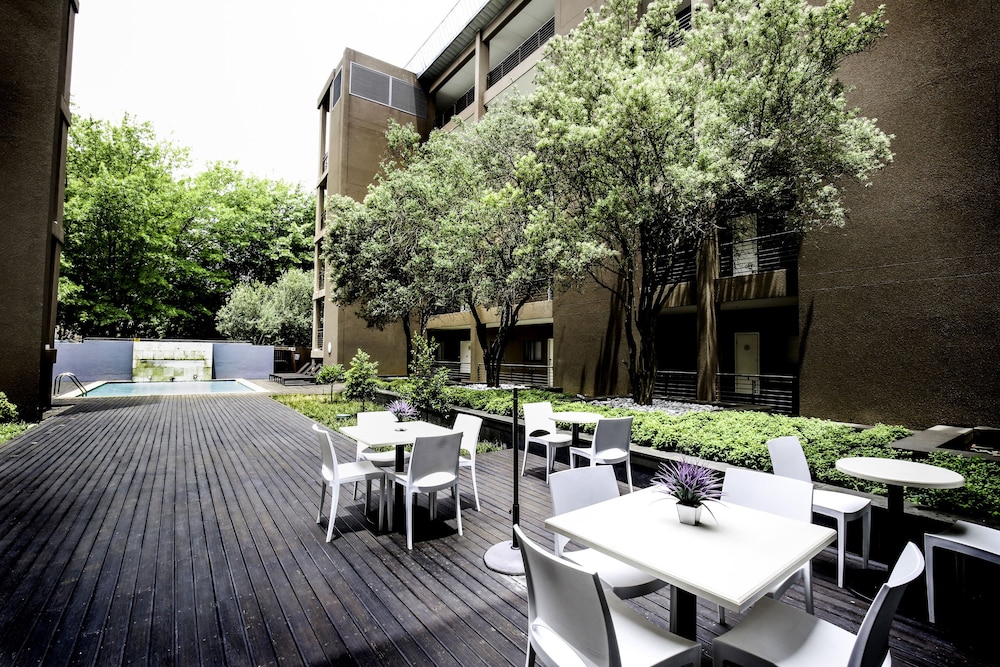 The Nicol Hotel And Apartments 41/53