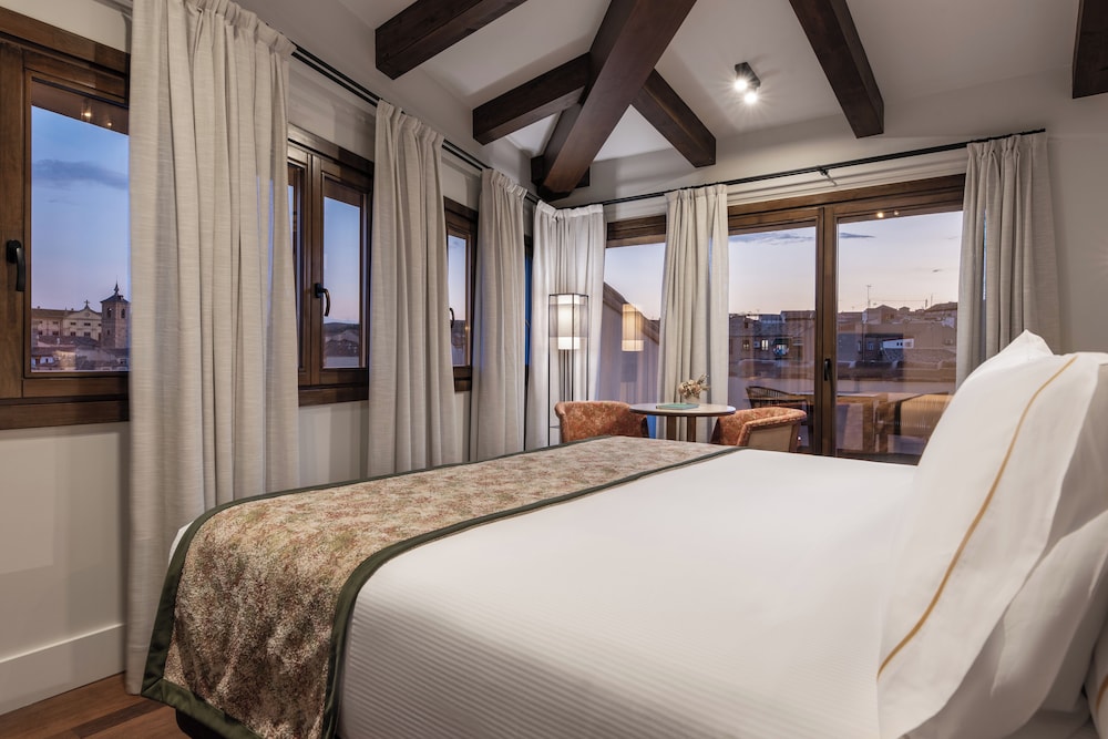 Junior Suite, Double Bed, Cathedral View, Terrace