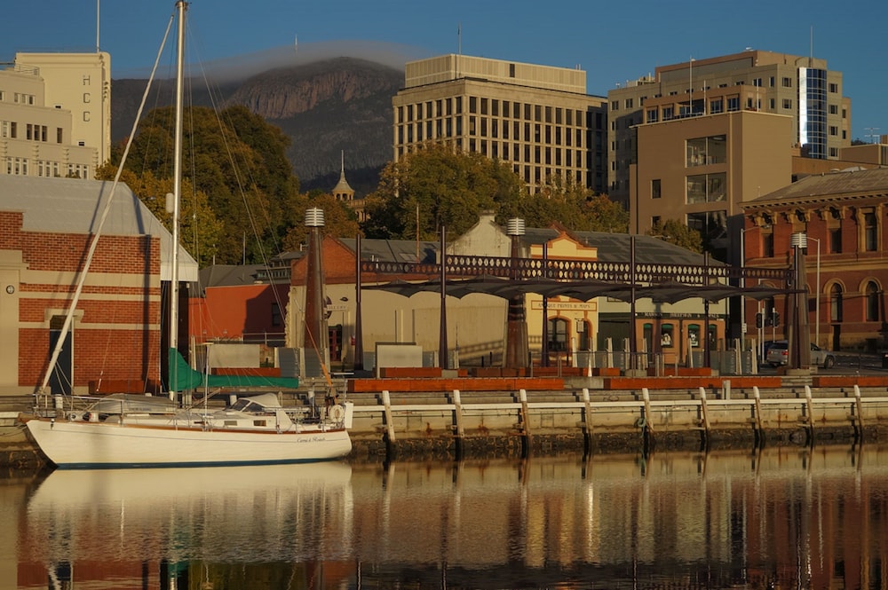 TRAVELODGE HOBART 10/70