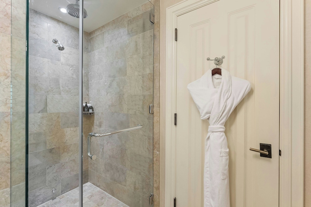 Room, King Bed, Mountain Side، The St. Regis Deer Valley 3/3