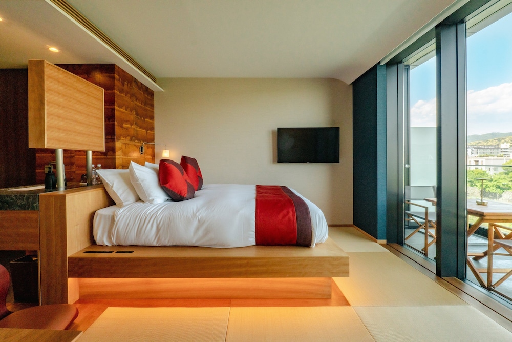 River, Deluxe, Queen Bed, Balcony