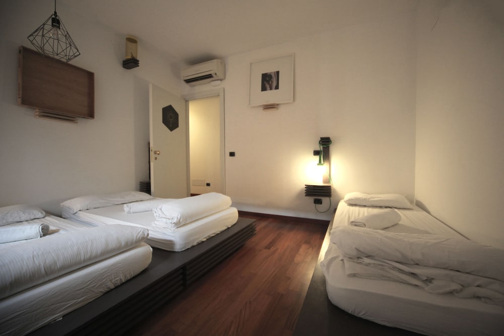 Dopa Hostel 8/39