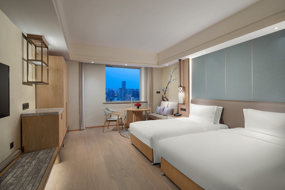 Crowne Plaza Shanghai Nanjing Road, an IHG hotel 24/71
