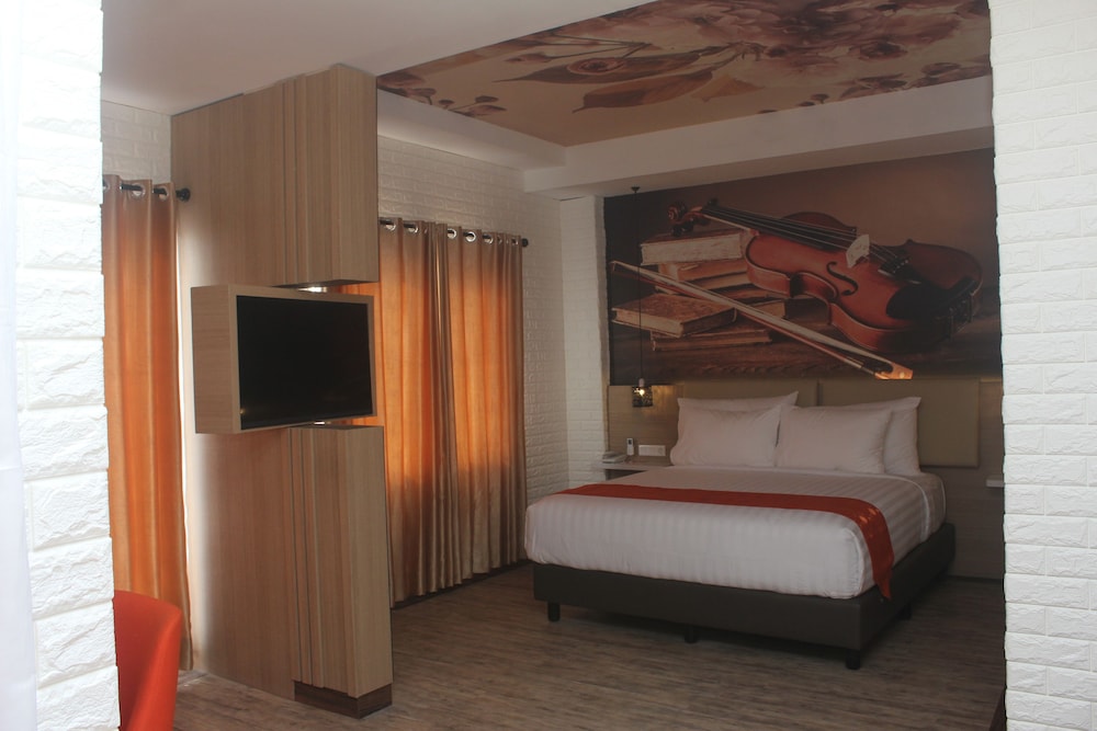 Premiere Hotel Tegal 8/19
