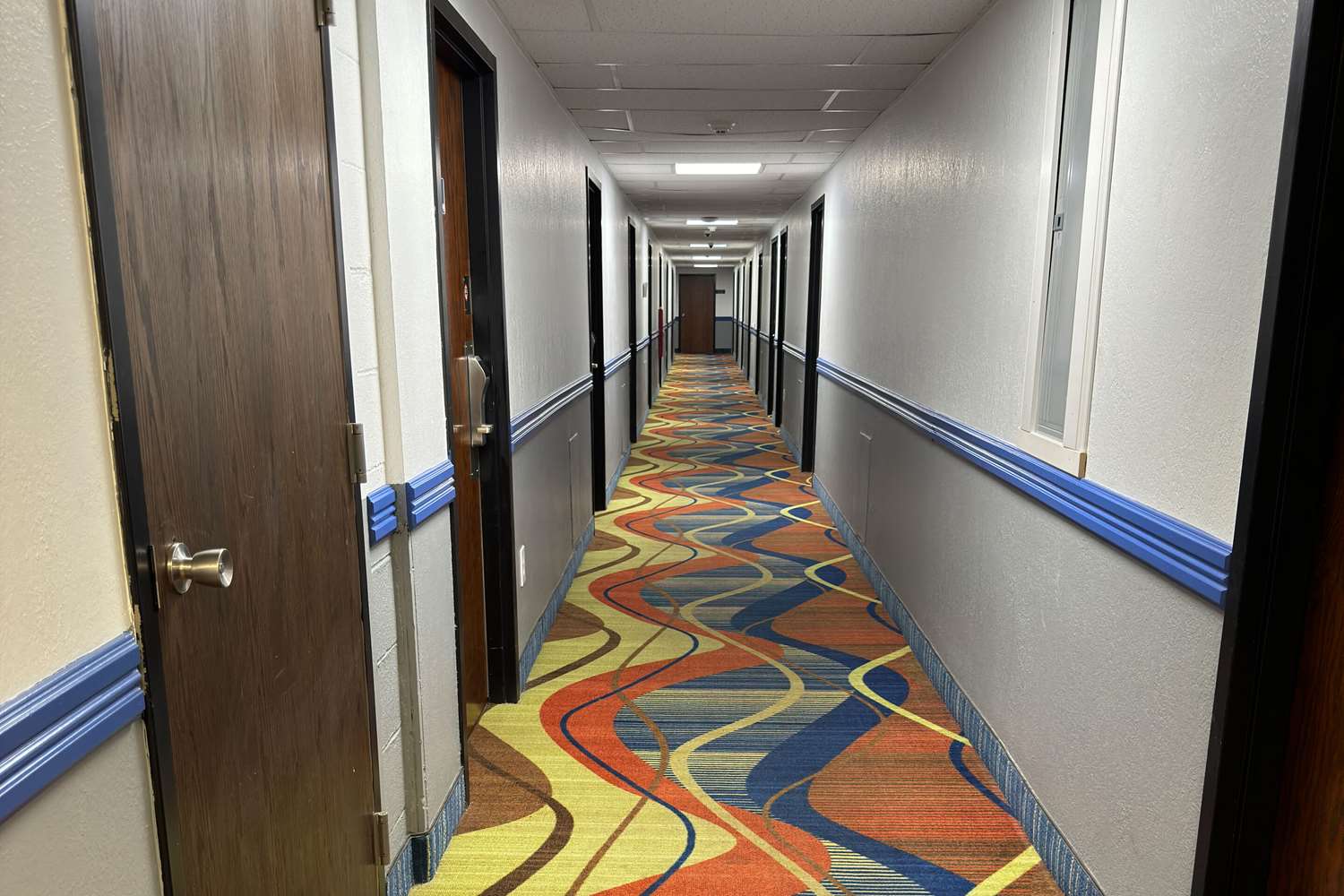 Ember Inn Suites 7/10