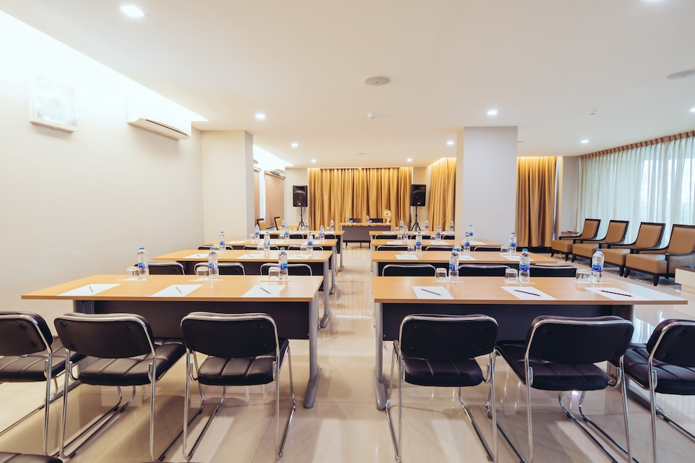 Green Point Residence Hotel 53/62