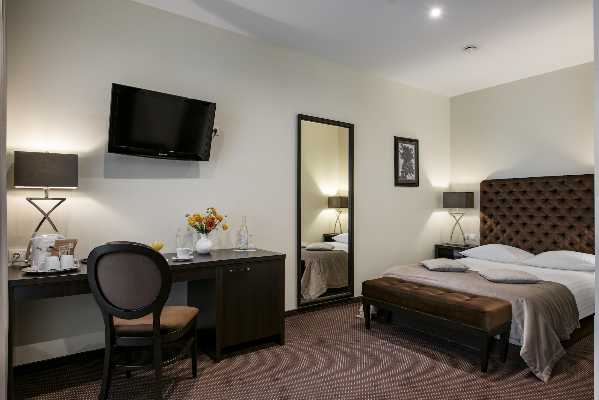 ROOM, SINGLE