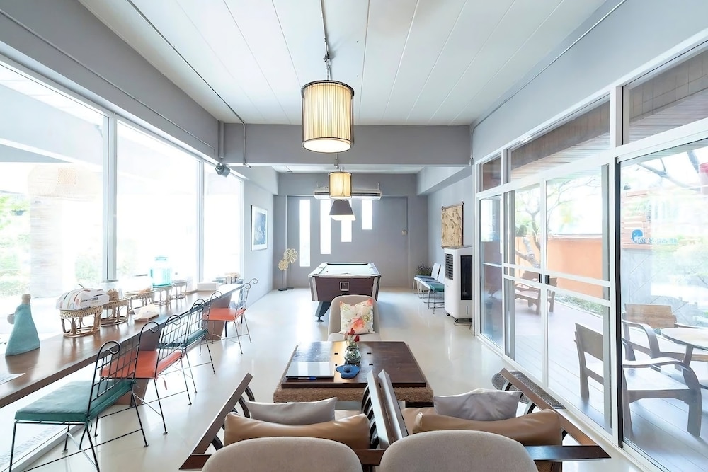 restaurant cafeteria