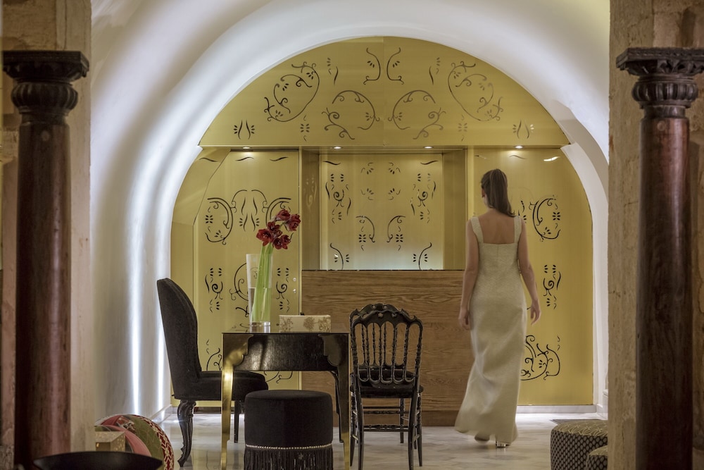 Casa Delfino Suites 80/93