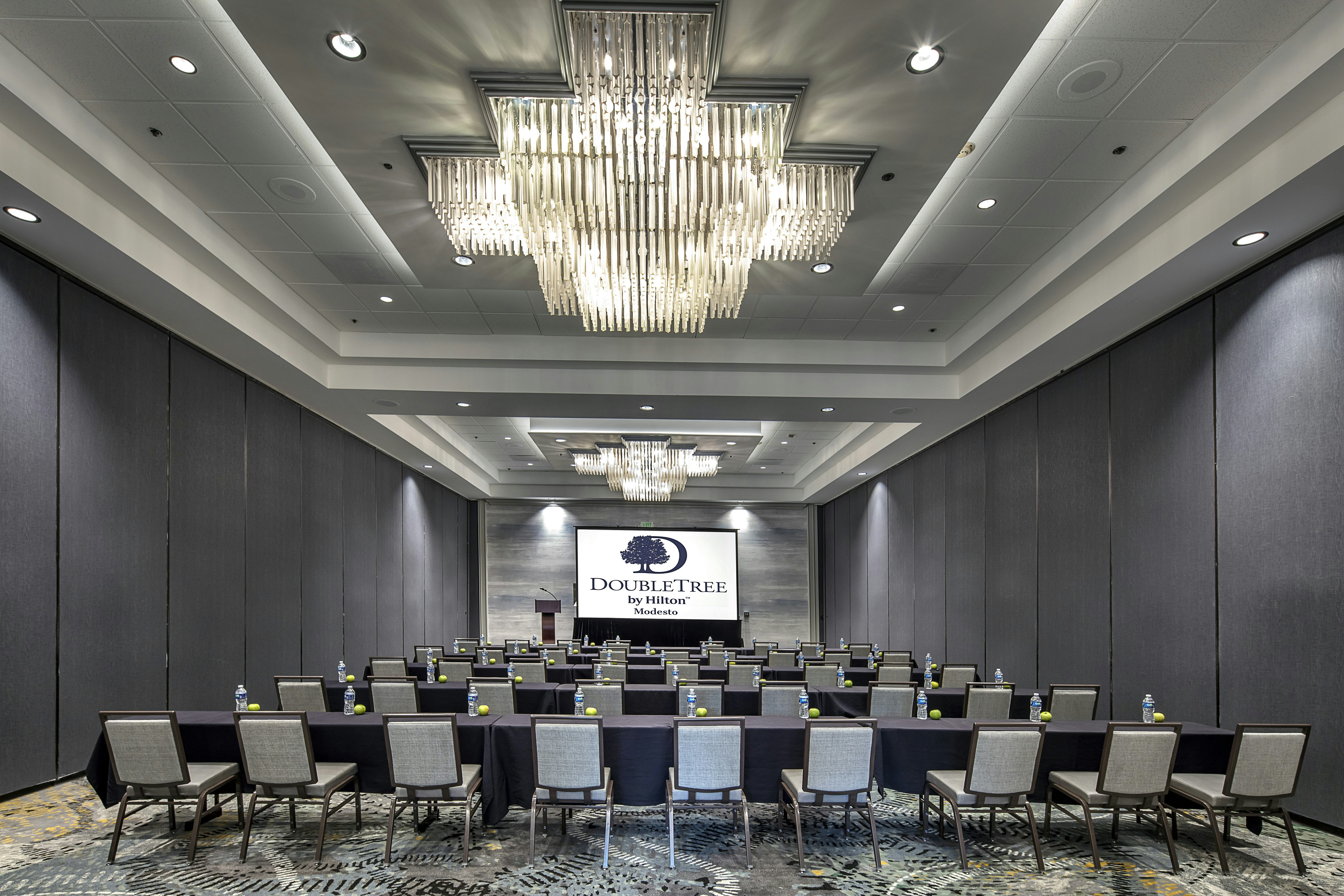 DoubleTree by Hilton Hotel Modesto 46/56