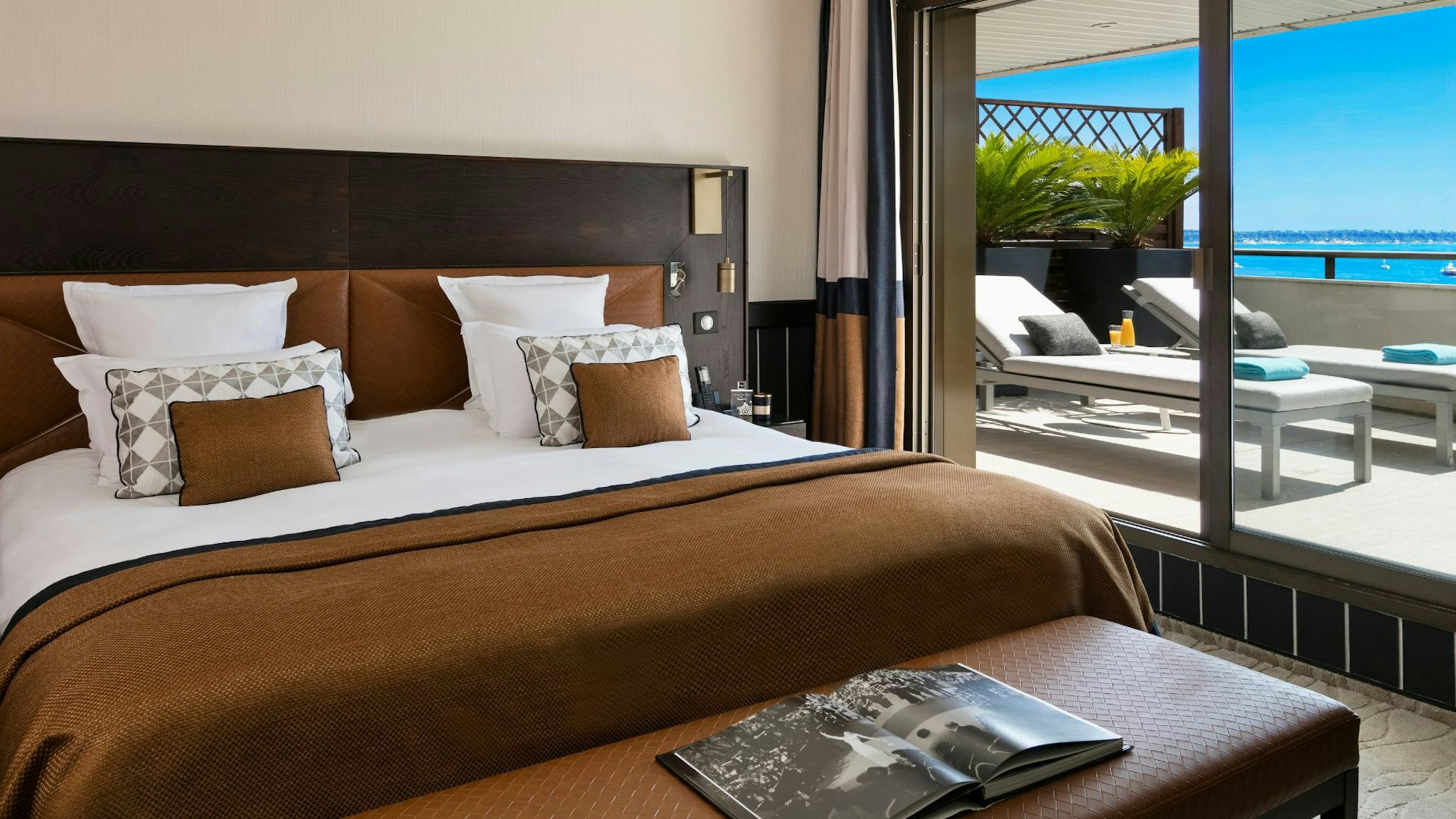 Hotel Barriere Le Gray D Albion Cannes 29/75
