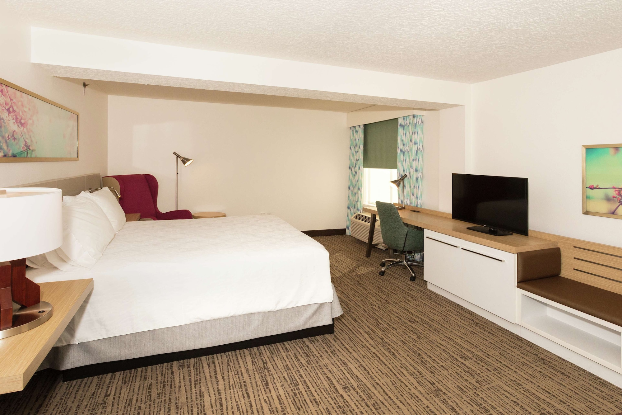 Deluxe, King Bed, Bath and Shower
