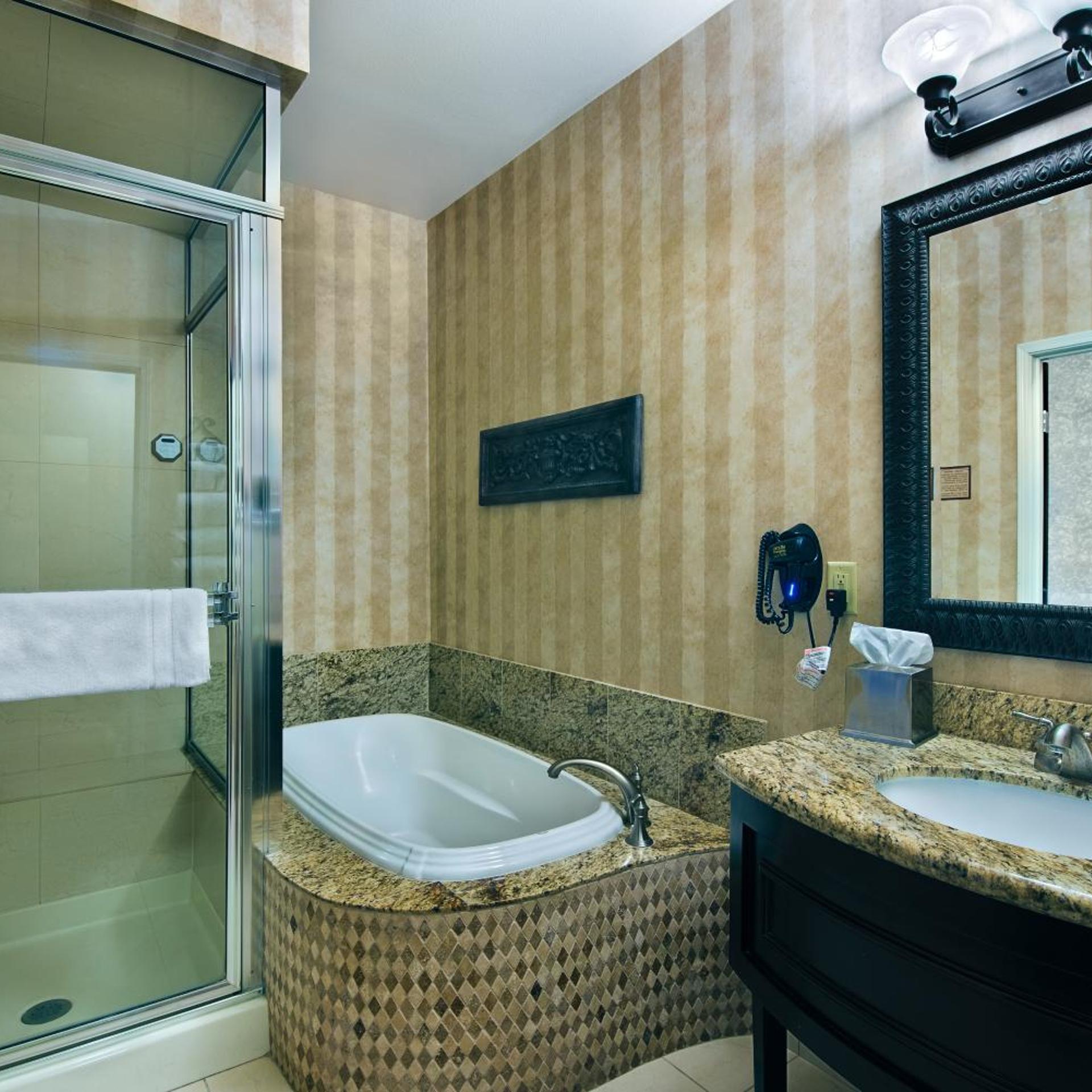 Suite, King Bed, Balcony