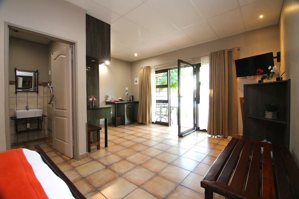 Kalahari Arms Hotel 47/69