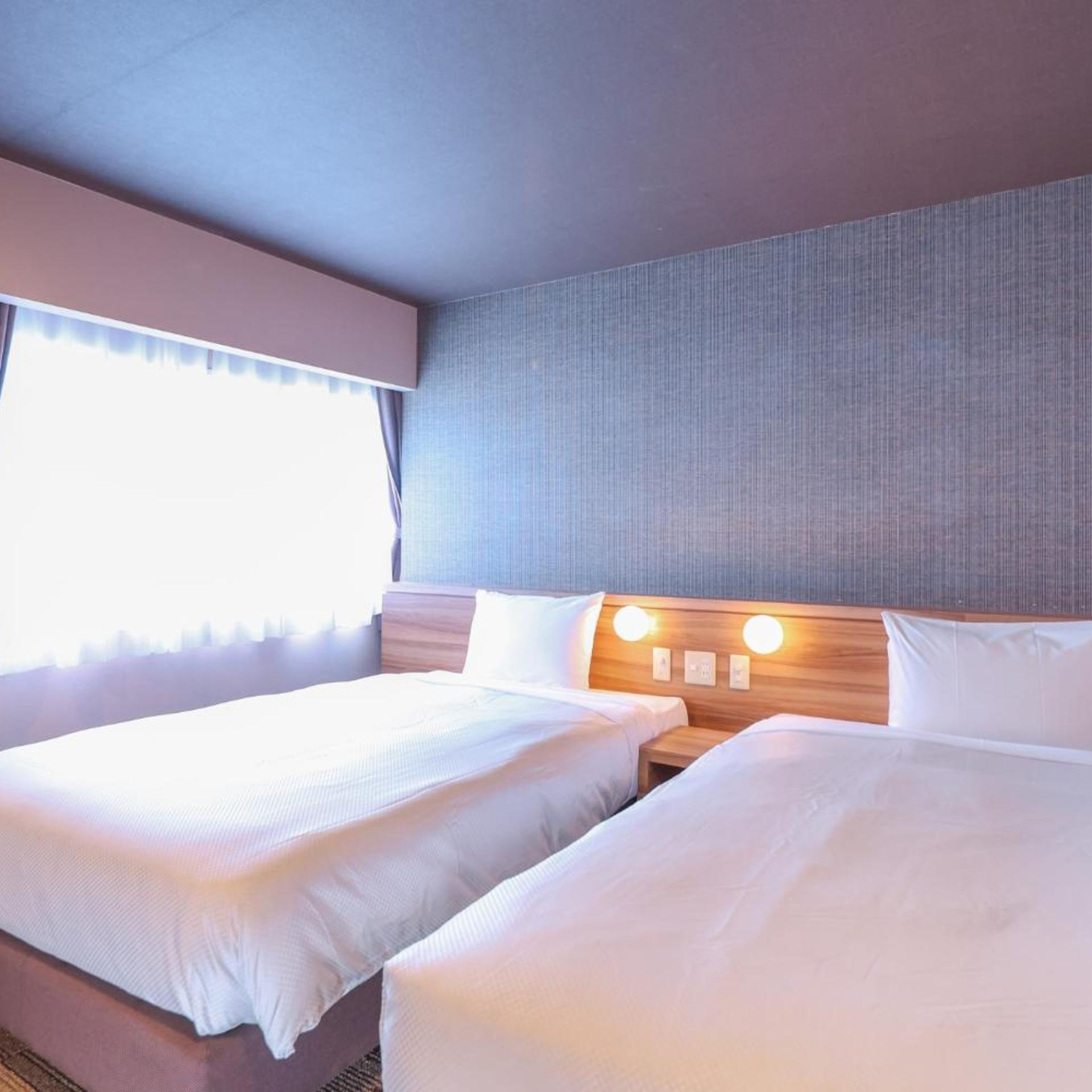 Standard, Twin Beds, Mountain Side, Shared Bathroom 2/6