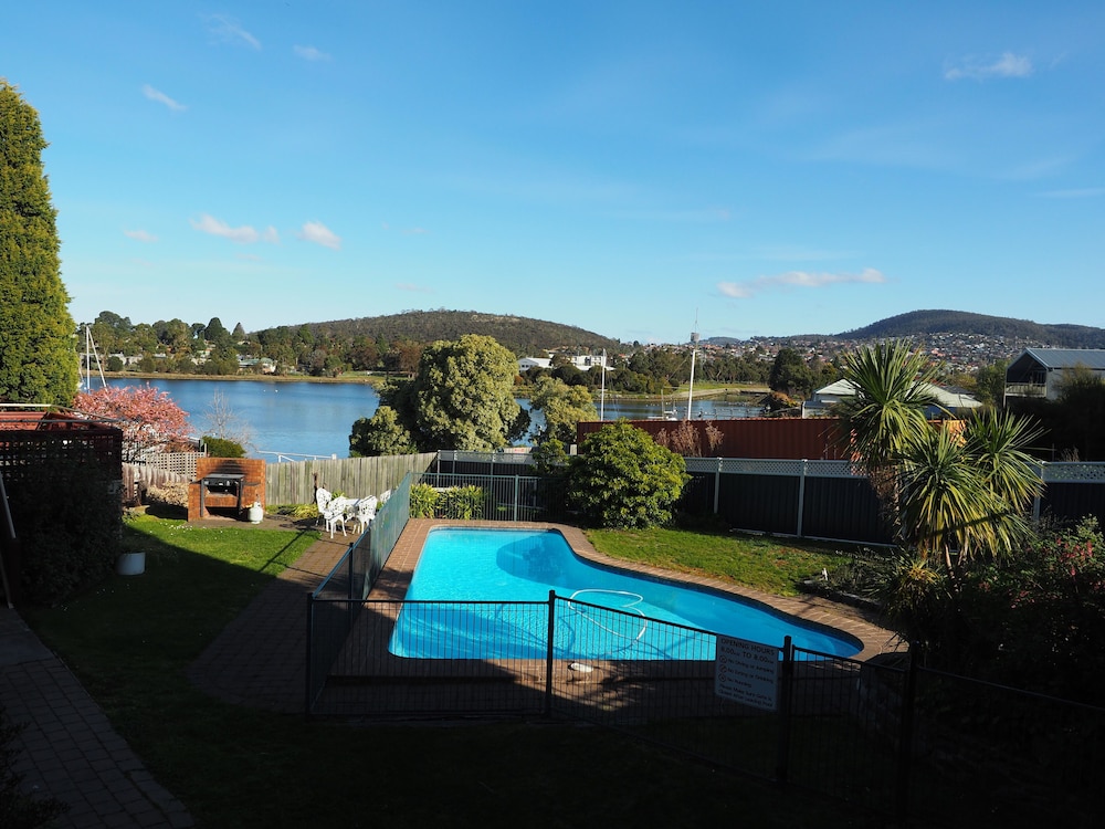 Waterfront Lodge Motel 63/70