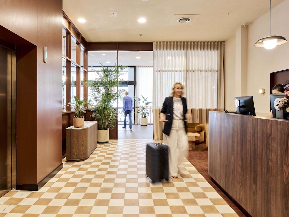 Mantra Albury Hotel 11/70