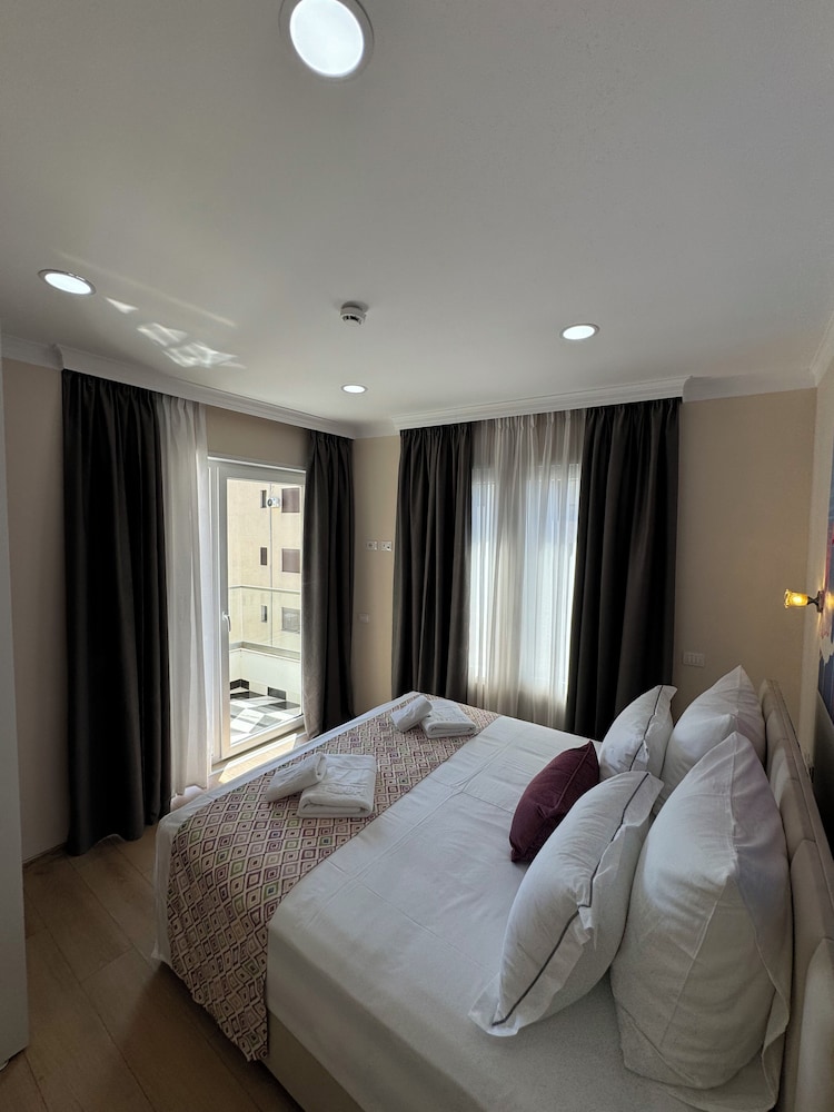 ADEA HOTEL 10/58