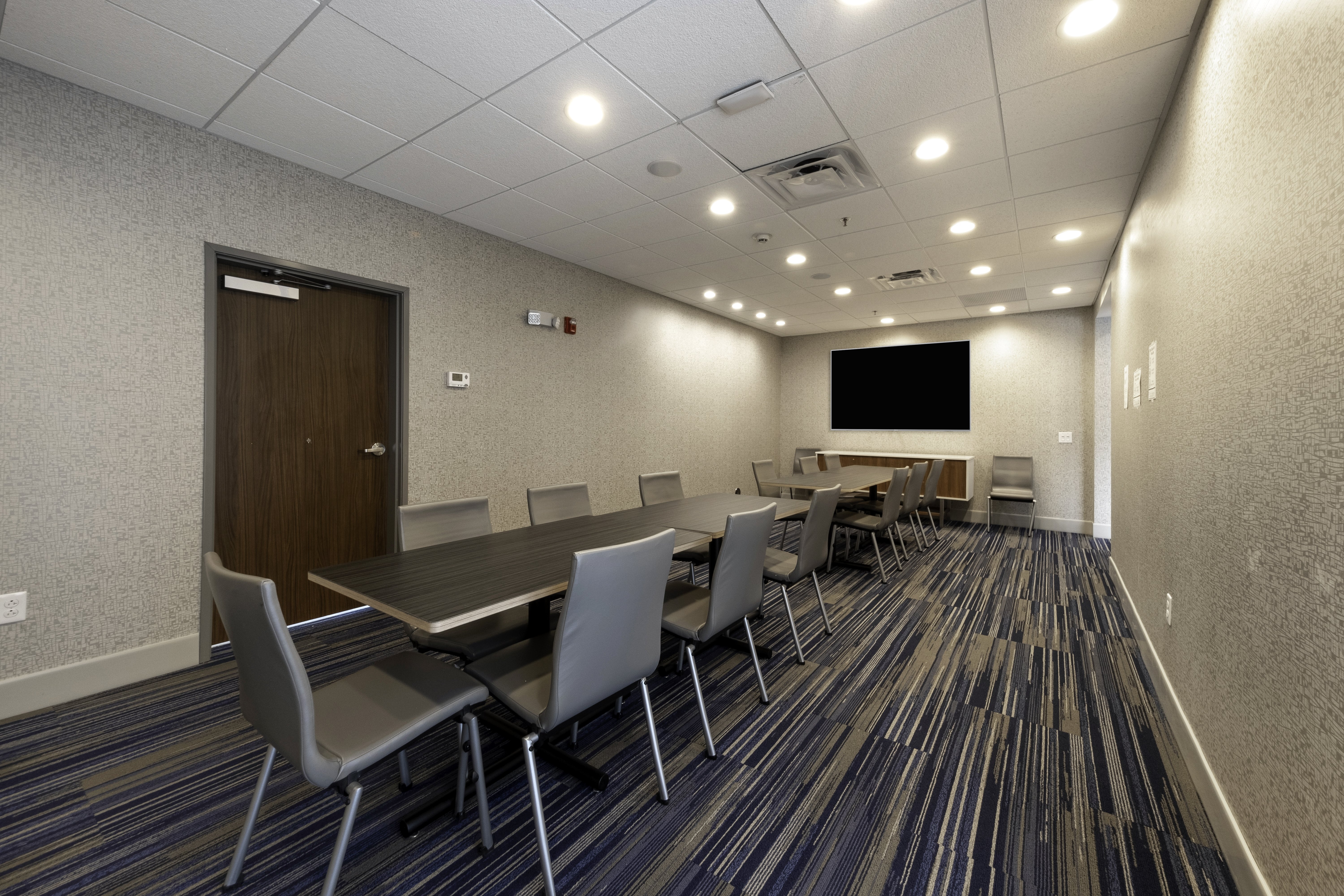 Holiday Inn Express Suites Staunton 65/75