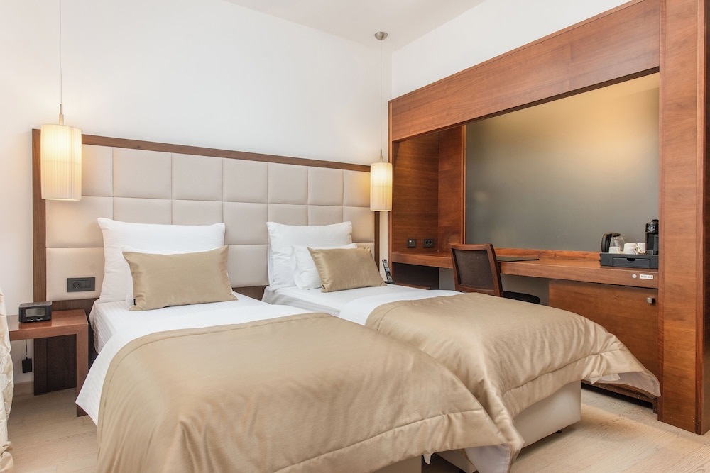 CLASSIC, DOUBLE OR TWIN BED