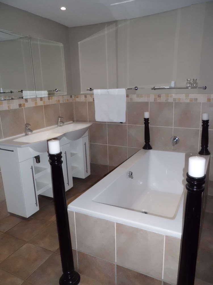Bains Lodge 41/41