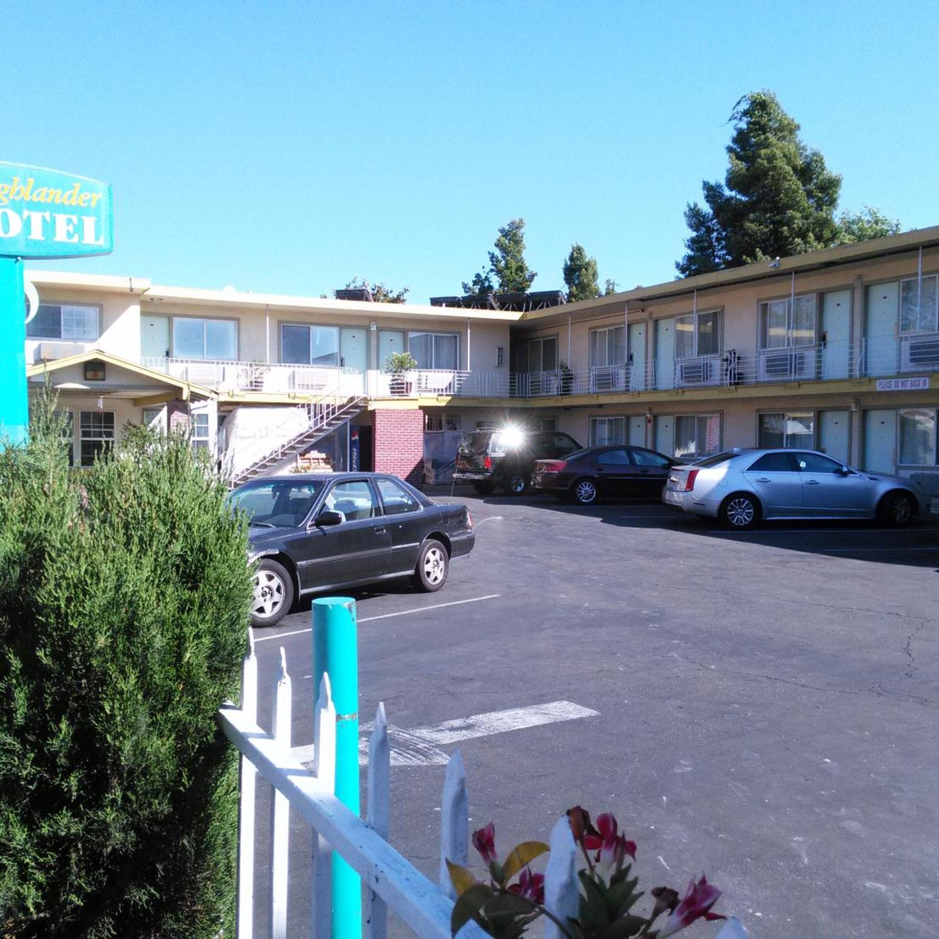 Highlander Motel 46/56