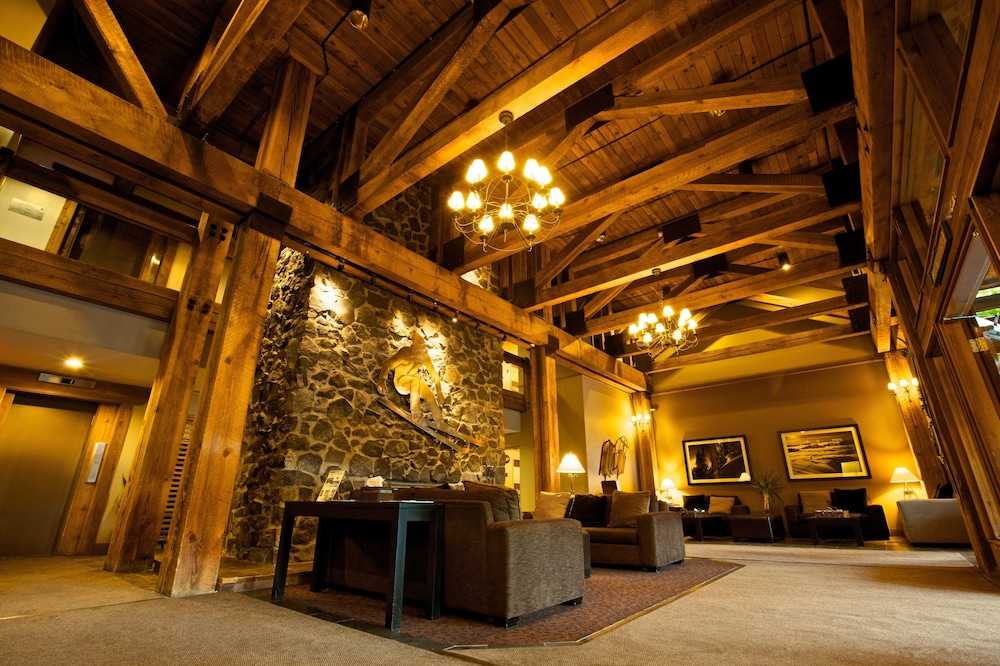Tantalus Resort Lodge 6/55