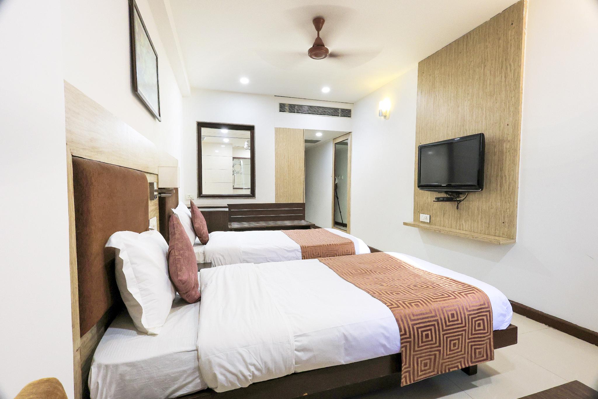 Deluxe, Twin Beds