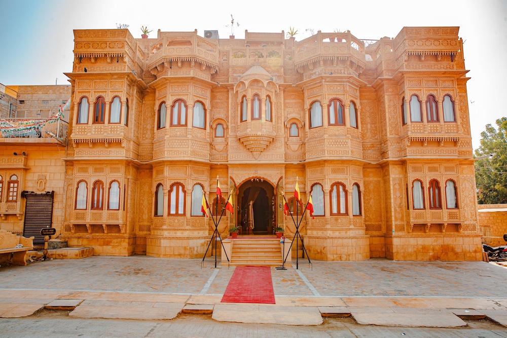 Vista Rooms at Patwa Haveli Road 6/63