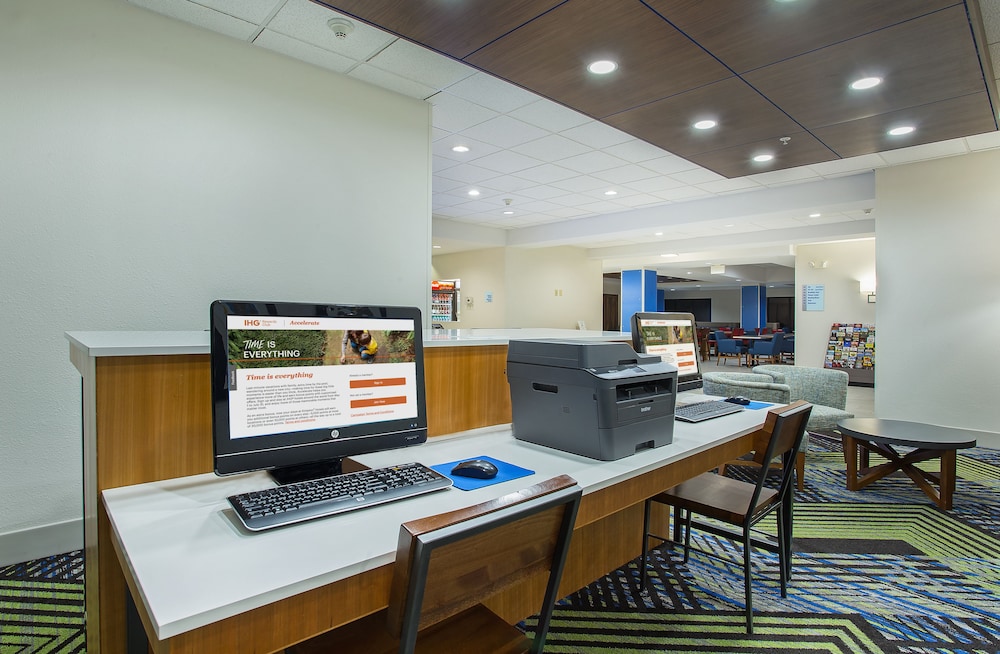 Holiday Inn Express Hotel And Suites Lebanon 37/41