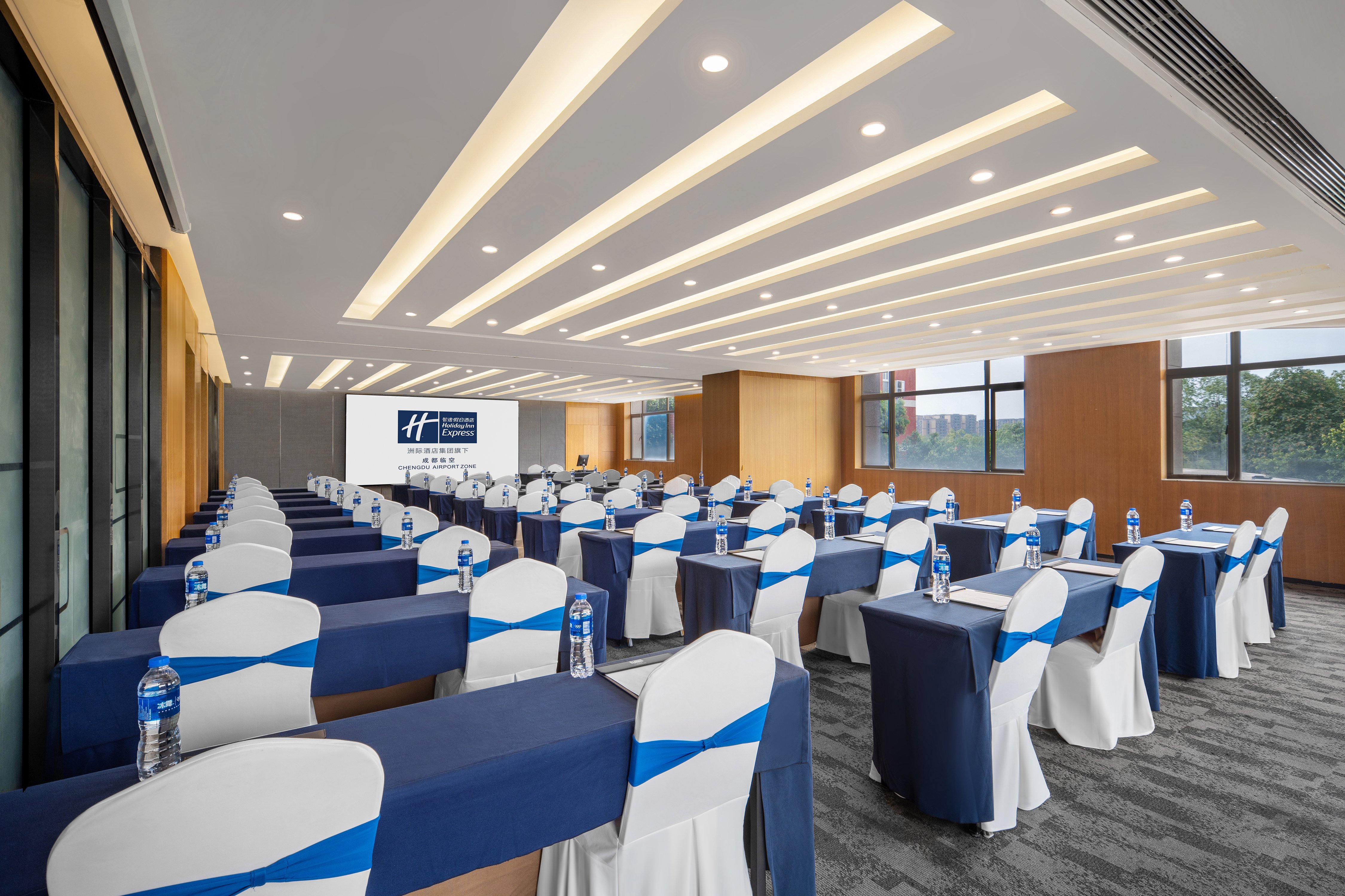 Holiday Inn Express Chengdu Airport Zone 65/75
