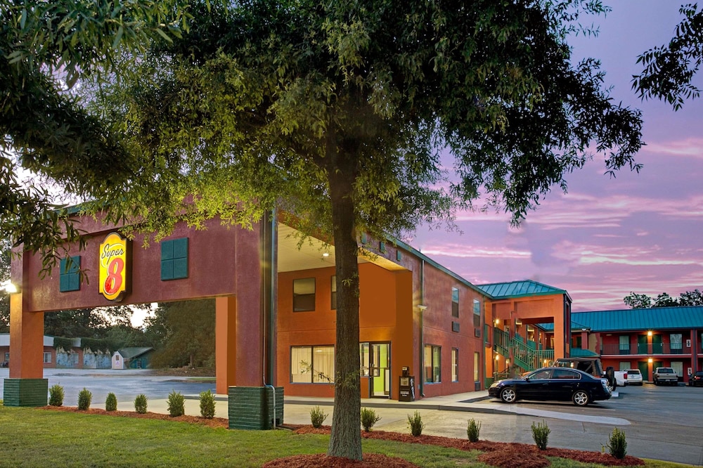 Super 8 By Wyndham Gainesville 6/27