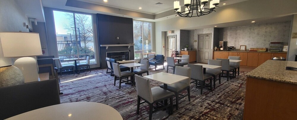 Philadelphia Suites-Extended Stay 25/33