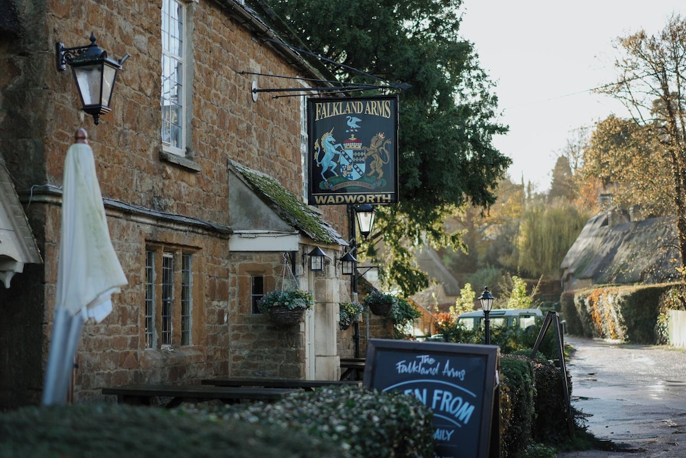 The Falkland Arms 5/50