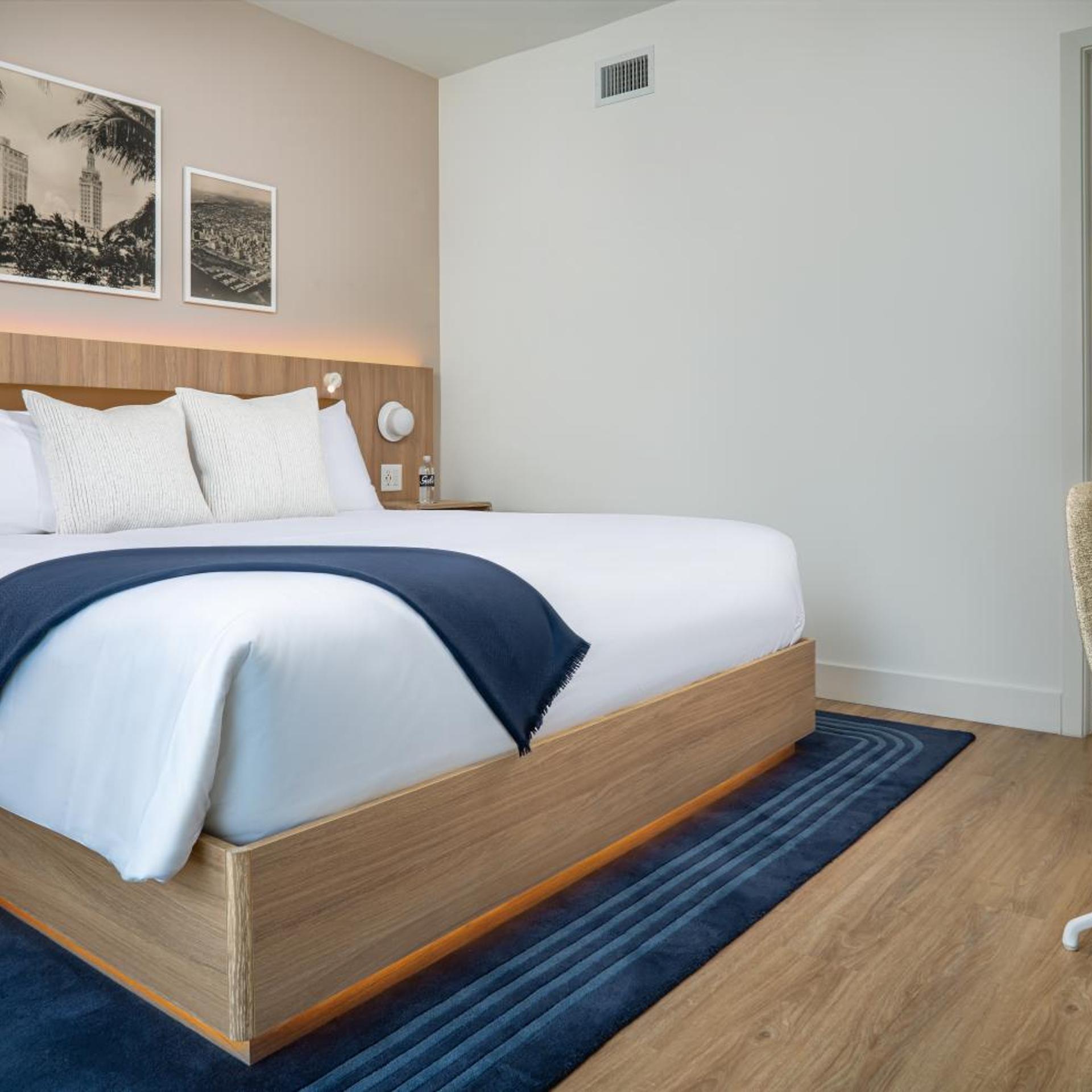 2 Bedrooms, Residence, Partial Water View, Balcony, Kitchen
