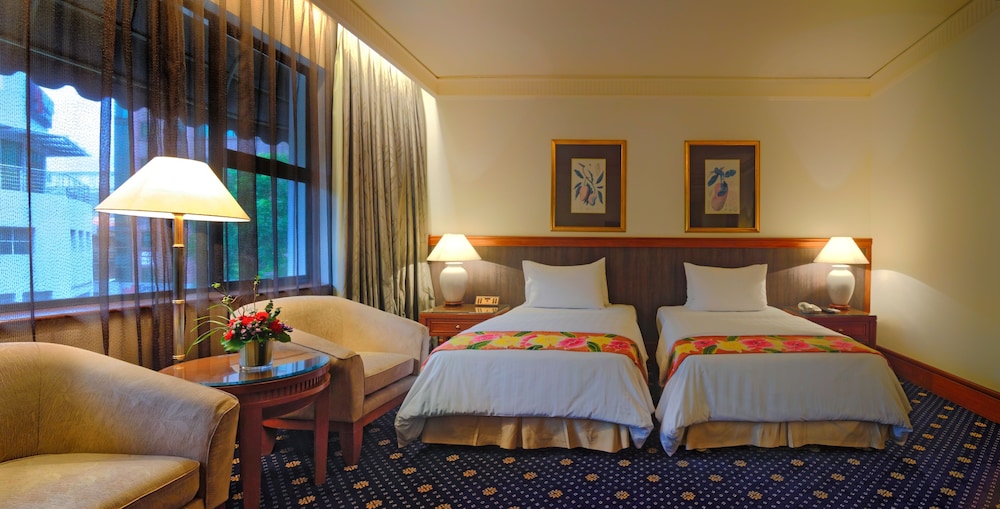 The Jesselton Hotel 25/50
