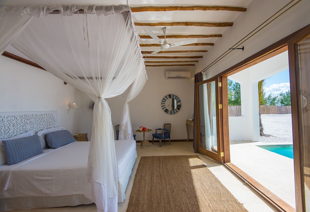 Kono Kono Beach Resort 11/73
