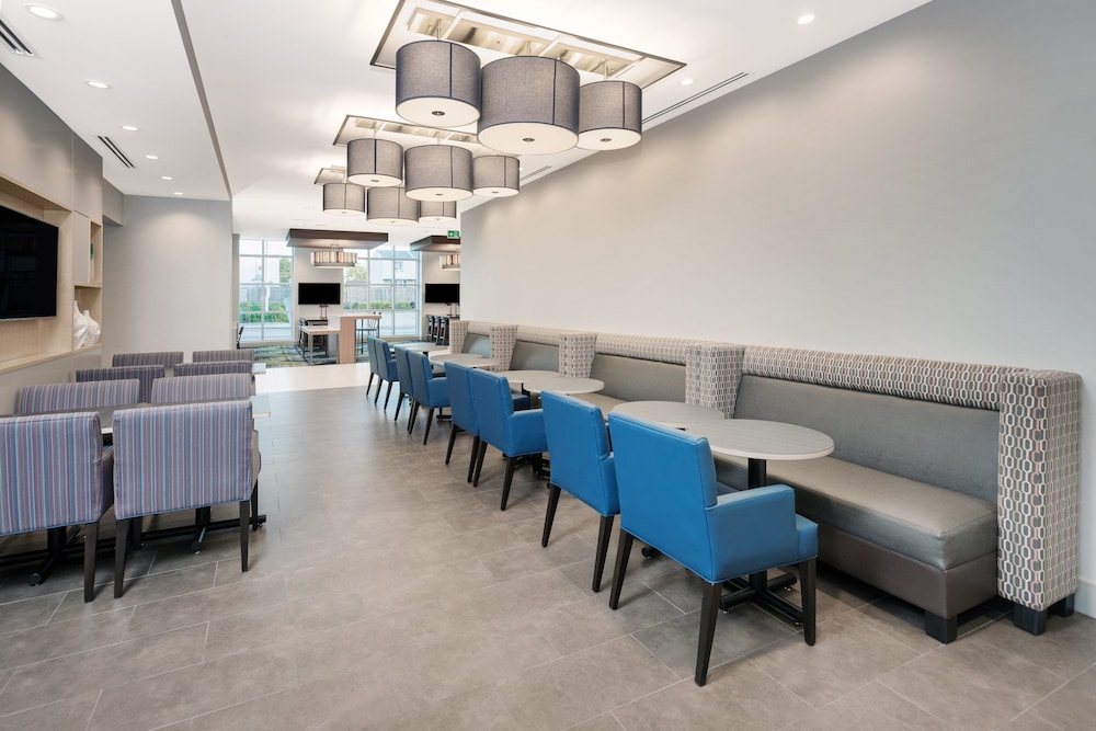 Holiday Inn Express And Suites Ottawa Downtown East 65/78