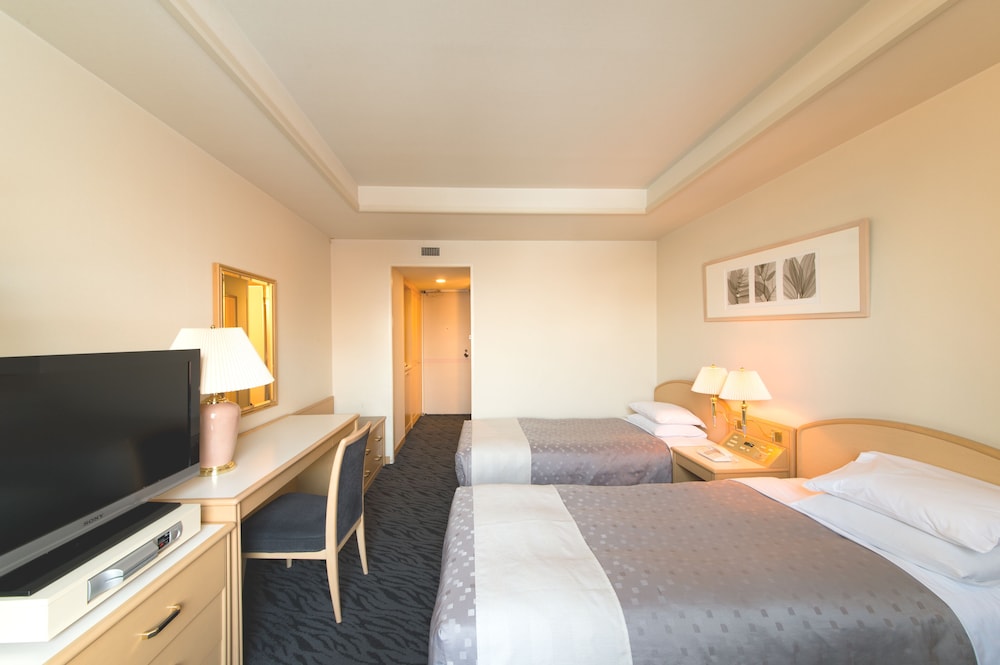 Superior, Twin Beds, Smoking
