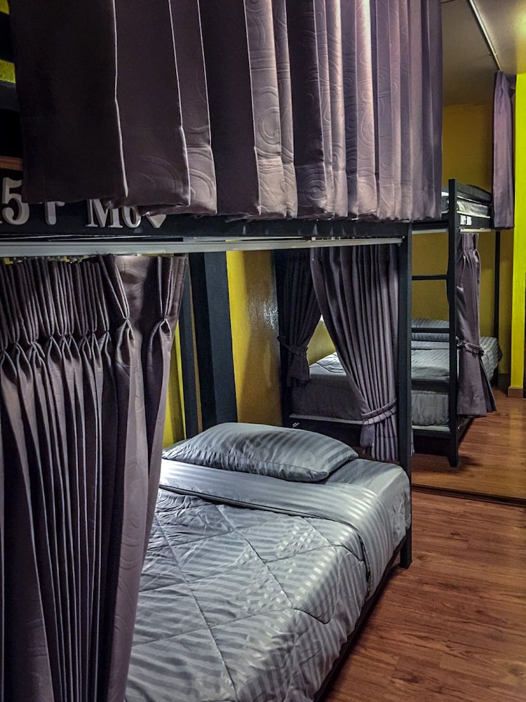 84 Gallery - Hostel 12/42